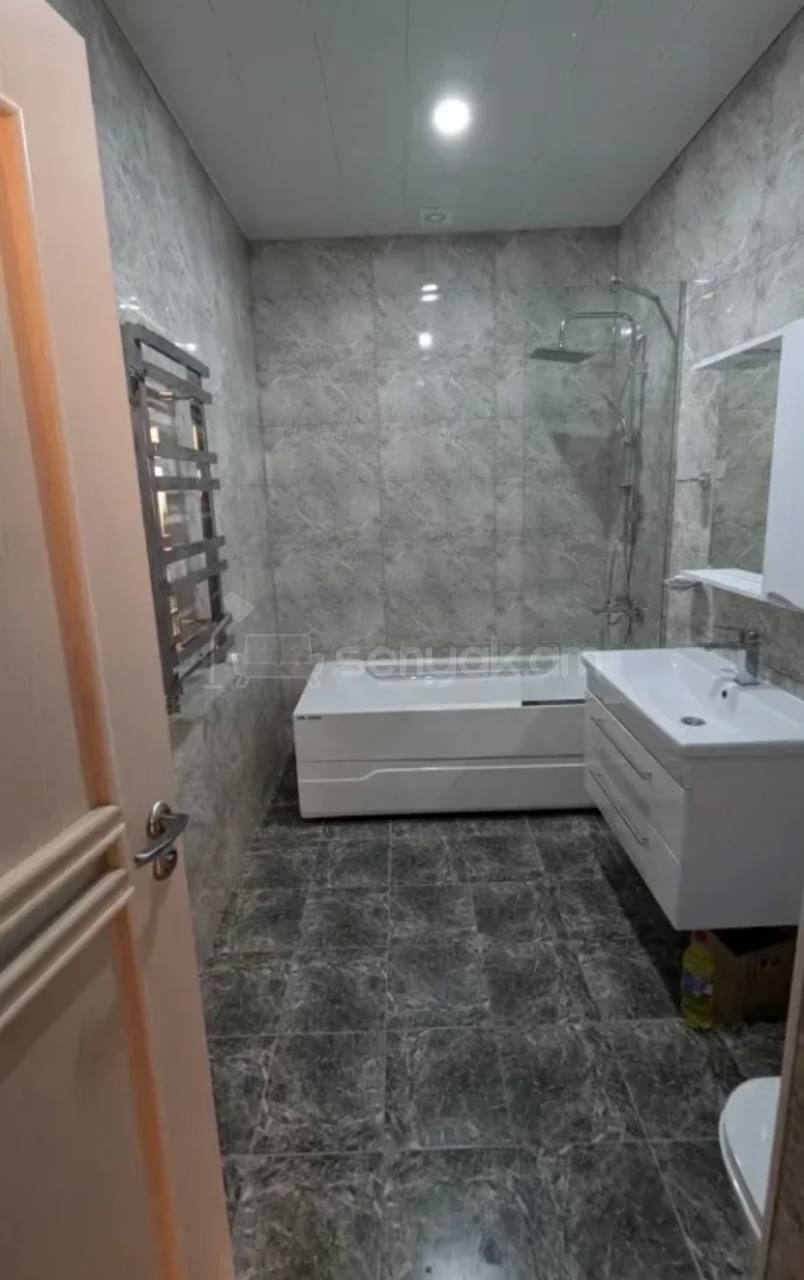 3 Սենյականոց Բնակարան, 100քմ, 8/17 հարկ, Կապիտալ Վերանորոգված, Կահավորված, Արևկող