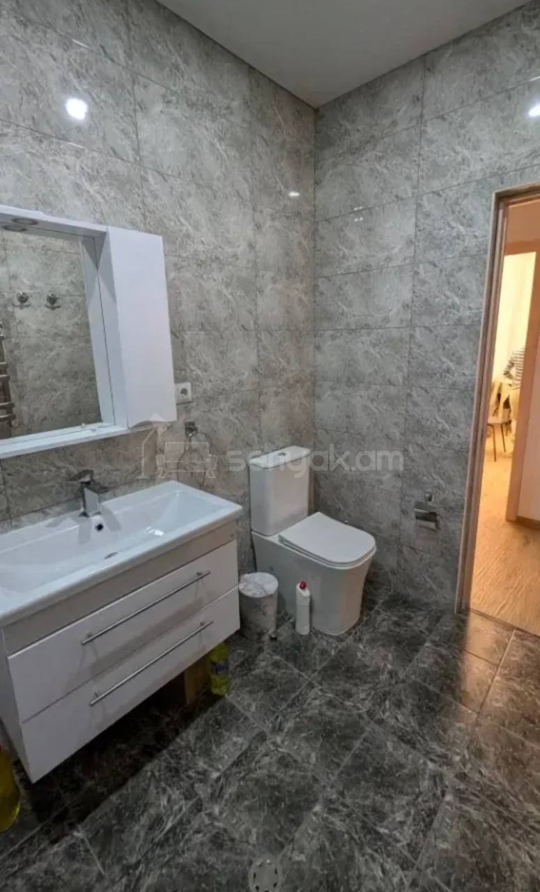 3 Սենյականոց Բնակարան, 100քմ, 8/17 հարկ, Կապիտալ Վերանորոգված, Կահավորված, Արևկող
