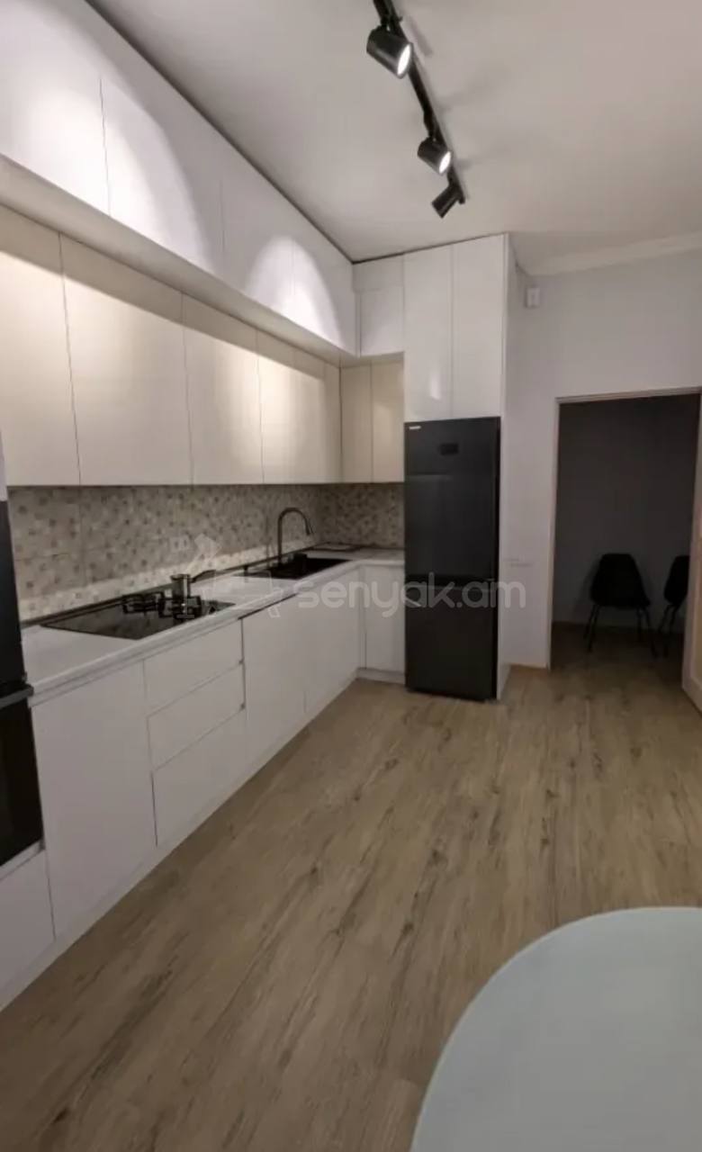 3 Սենյականոց Բնակարան, 100քմ, 8/17 հարկ, Կապիտալ Վերանորոգված, Կահավորված, Արևկող