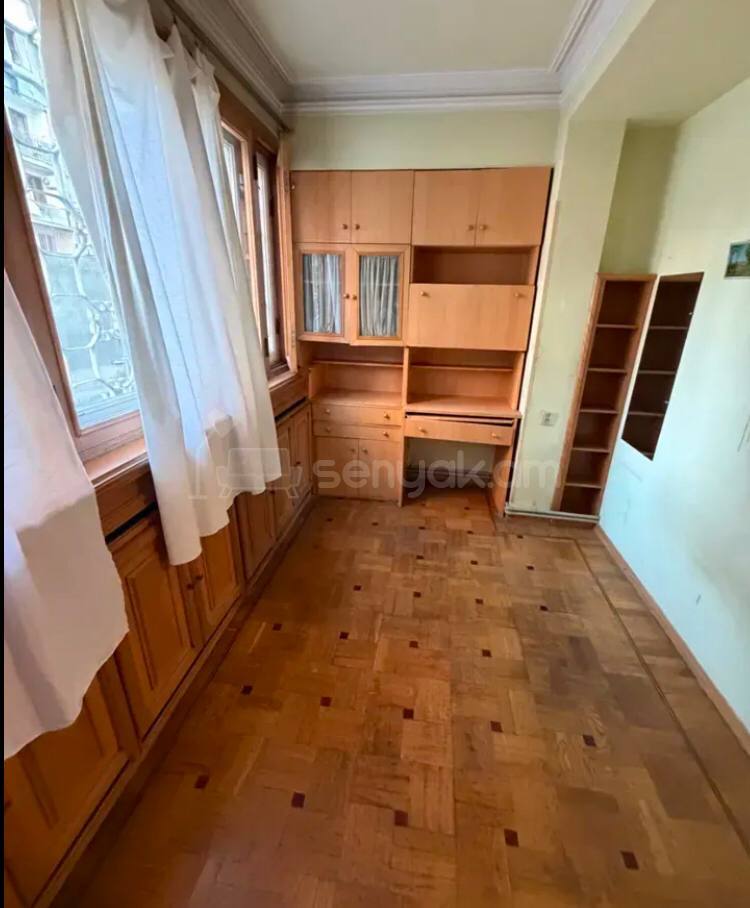 4 Սենյականոց Բնակարան, 93քմ, 2/14 հարկ, Նորմալ Վիճակում