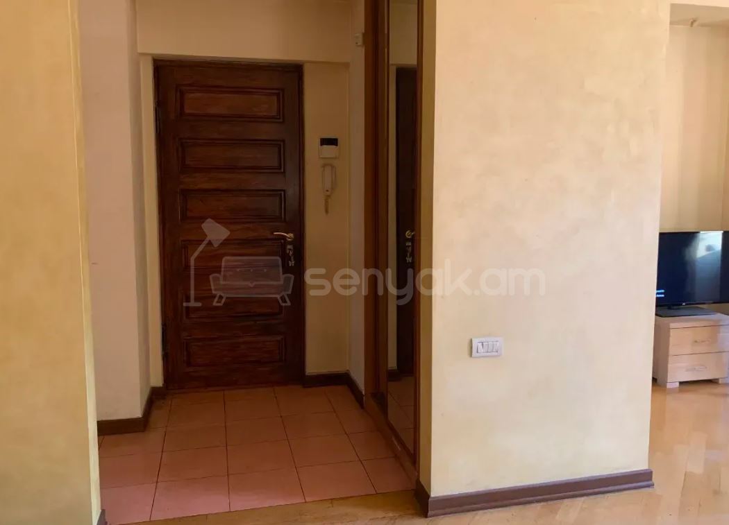 3 Սենյականոց Բնակարան Քարե Շենքում, 93քմ, 3/5 հարկ, Դիզայներական Վերանորոգված, Կահավորված