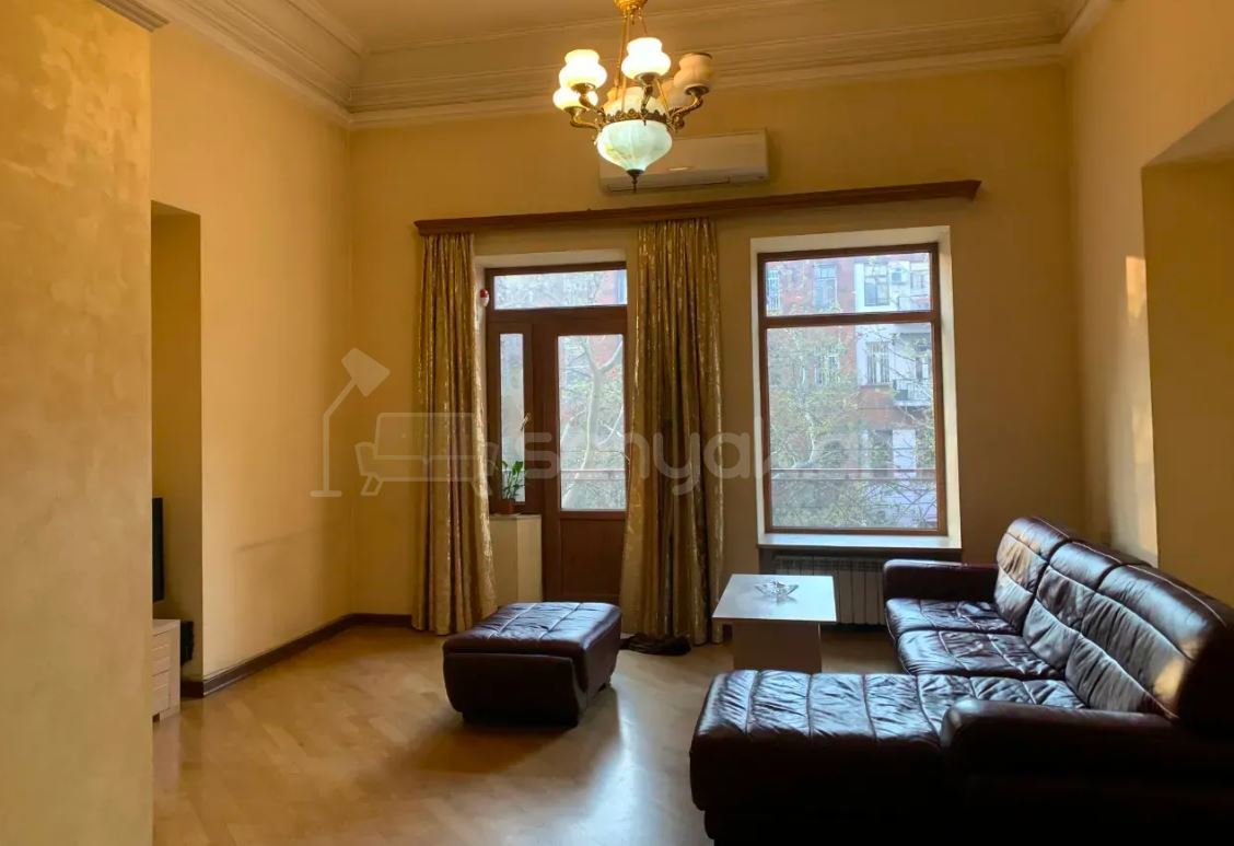 3 Սենյականոց Բնակարան Քարե Շենքում, 93քմ, 3/5 հարկ, Դիզայներական Վերանորոգված, Կահավորված