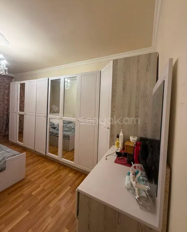 3 Սենյականոց Բնակարան Քարե Շենքում, 90քմ, 5/5 հարկ, Դիզայներական Վերանորոգված