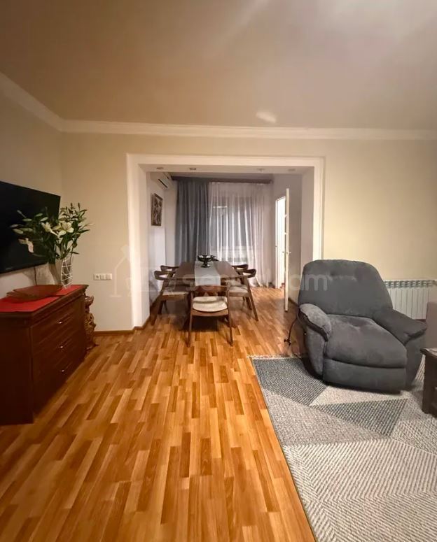 3 Սենյականոց Բնակարան Քարե Շենքում, 90քմ, 5/5 հարկ, Դիզայներական Վերանորոգված