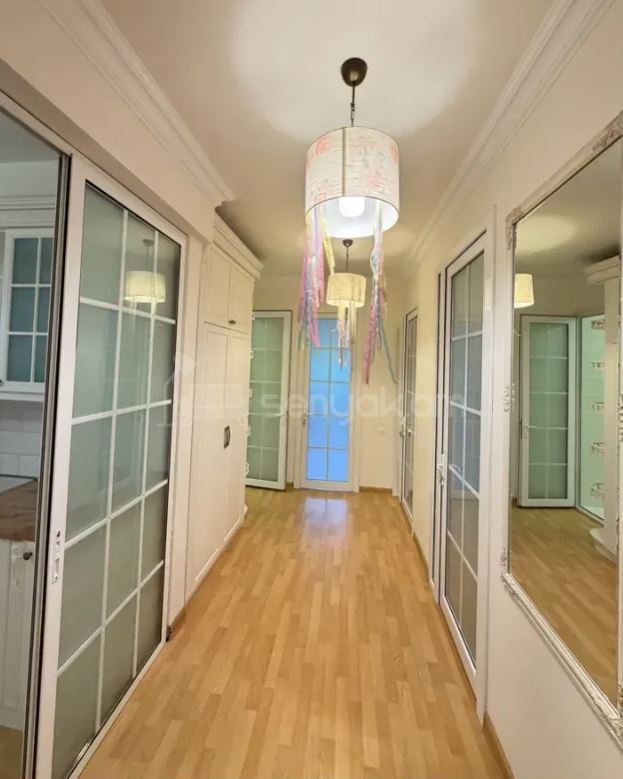 4 Սենյականոց Բնակարան Քարե Շենքում, 109քմ, 3/4 հարկ, Դիզայներական Վերանորոգված, Կահավորված