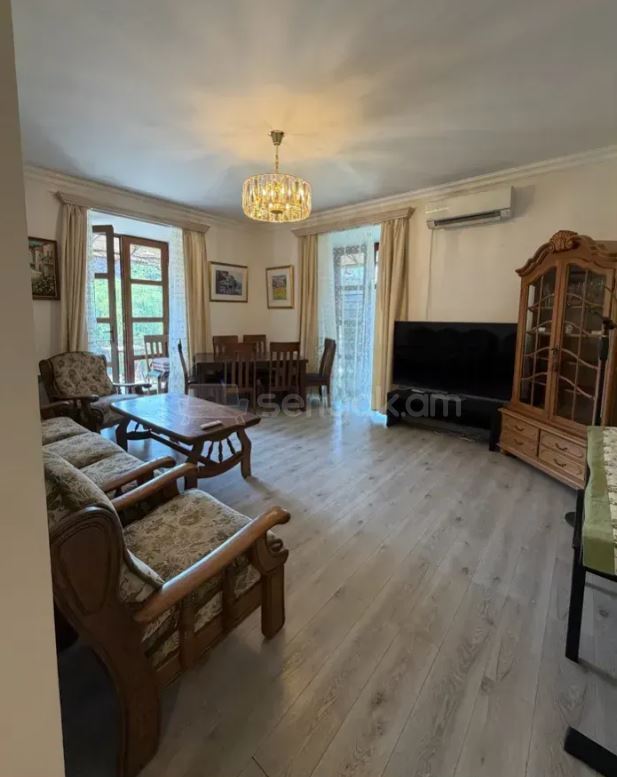 4 Սենյականոց Բնակարան Քարե Շենքում, 109քմ, 3/4 հարկ, Դիզայներական Վերանորոգված, Կահավորված
