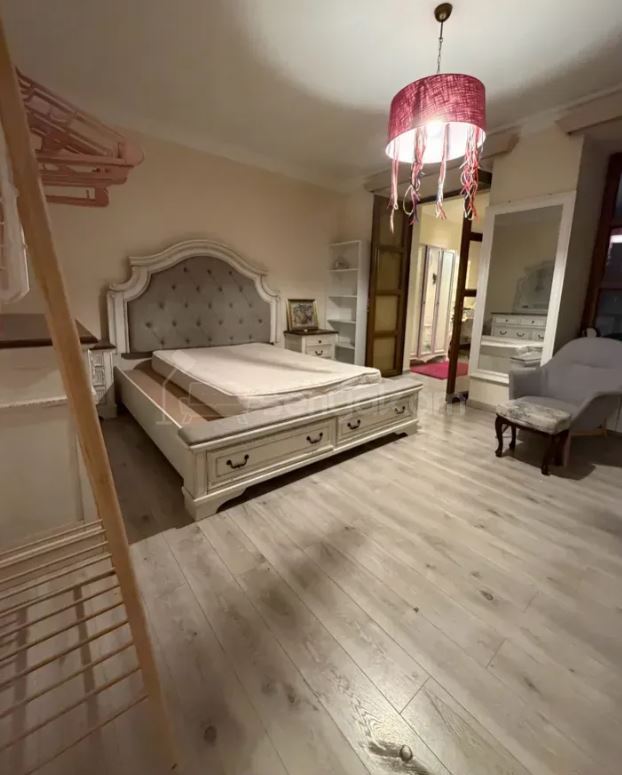 4 Սենյականոց Բնակարան Քարե Շենքում, 109քմ, 3/4 հարկ, Դիզայներական Վերանորոգված, Կահավորված