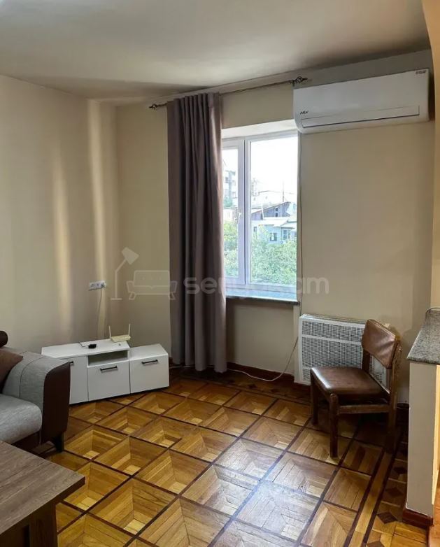 2 Սենյականոց Բնակարան Քարե Շենքում, 52քմ, 5/5 հարկ, Կապիտալ Վերանորոգված, Կահավորված