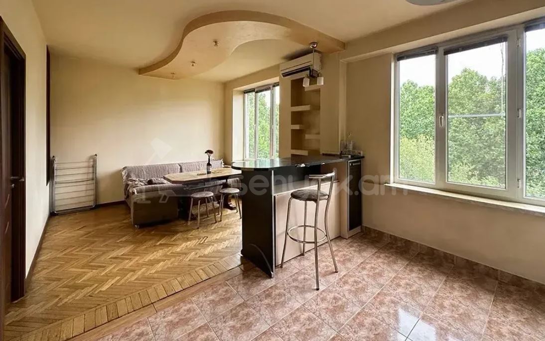 1 Սենյականոց Բնակարան Քարե Շենքում, 35քմ, 5/5 հարկ, Կոսմետիկ Վերանորոգված, Կահավորված