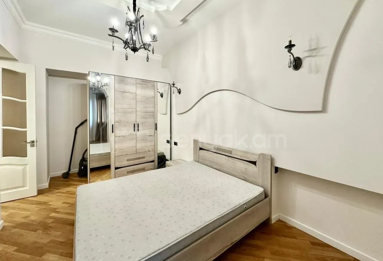 3 Սենյականոց Բնակարան Քարե Շենքում, 70քմ, 2/5 հարկ, Դիզայներական Վերանորոգված, Կահավորված
