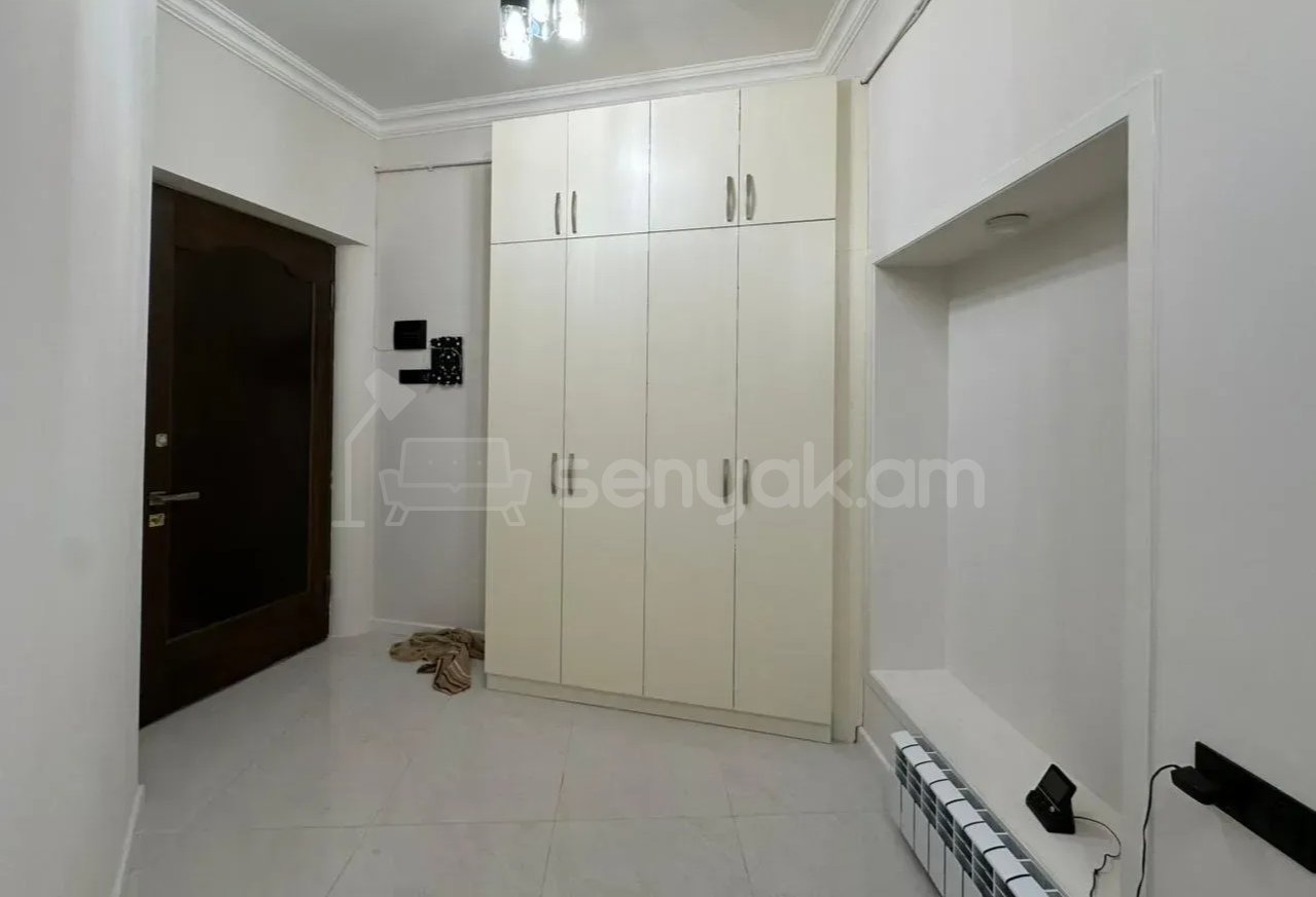 3 Սենյականոց Բնակարան Քարե Շենքում, 70քմ, 2/5 հարկ, Դիզայներական Վերանորոգված, Կահավորված