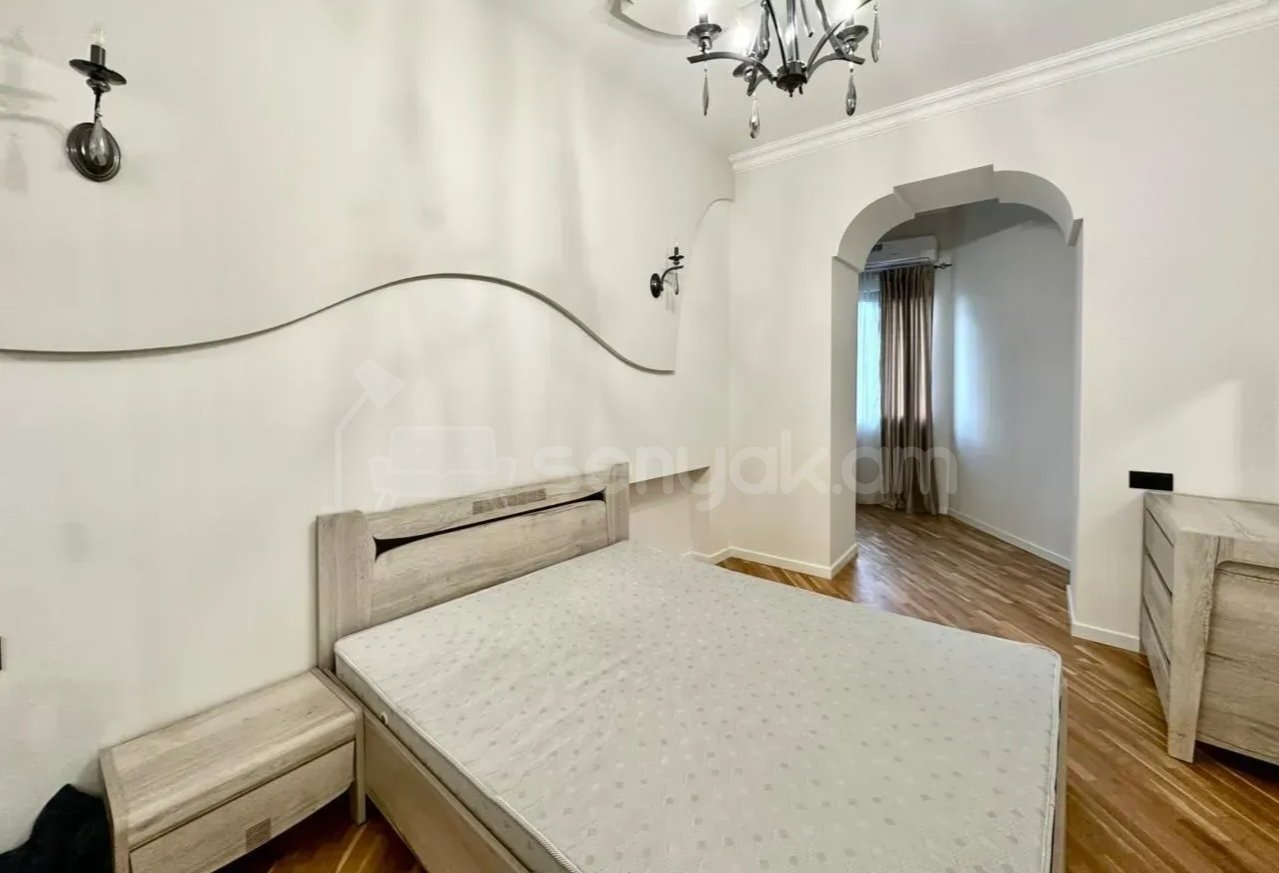 3 Սենյականոց Բնակարան Քարե Շենքում, 70քմ, 2/5 հարկ, Դիզայներական Վերանորոգված, Կահավորված