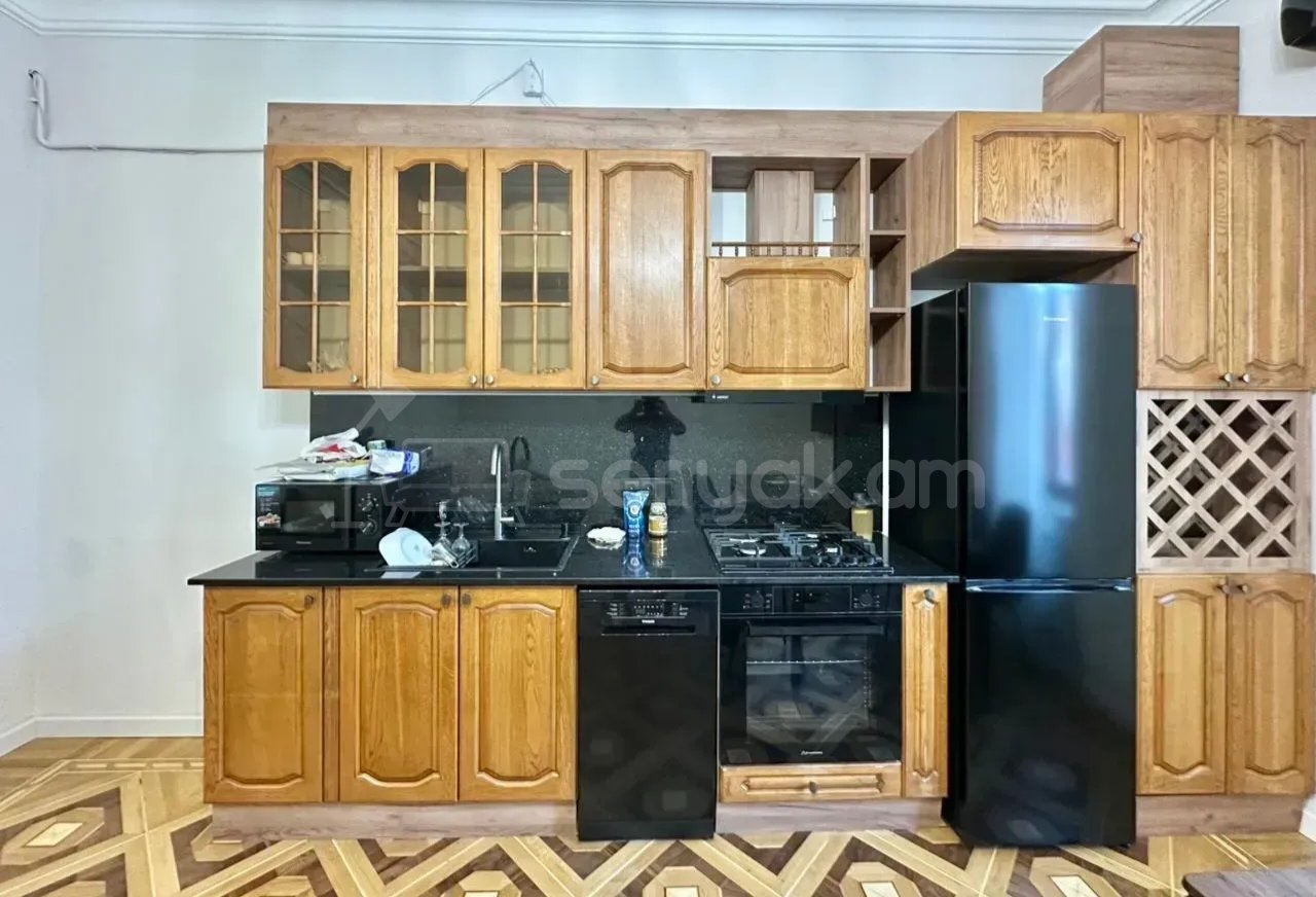 3 Սենյականոց Բնակարան Քարե Շենքում, 70քմ, 2/5 հարկ, Դիզայներական Վերանորոգված, Կահավորված