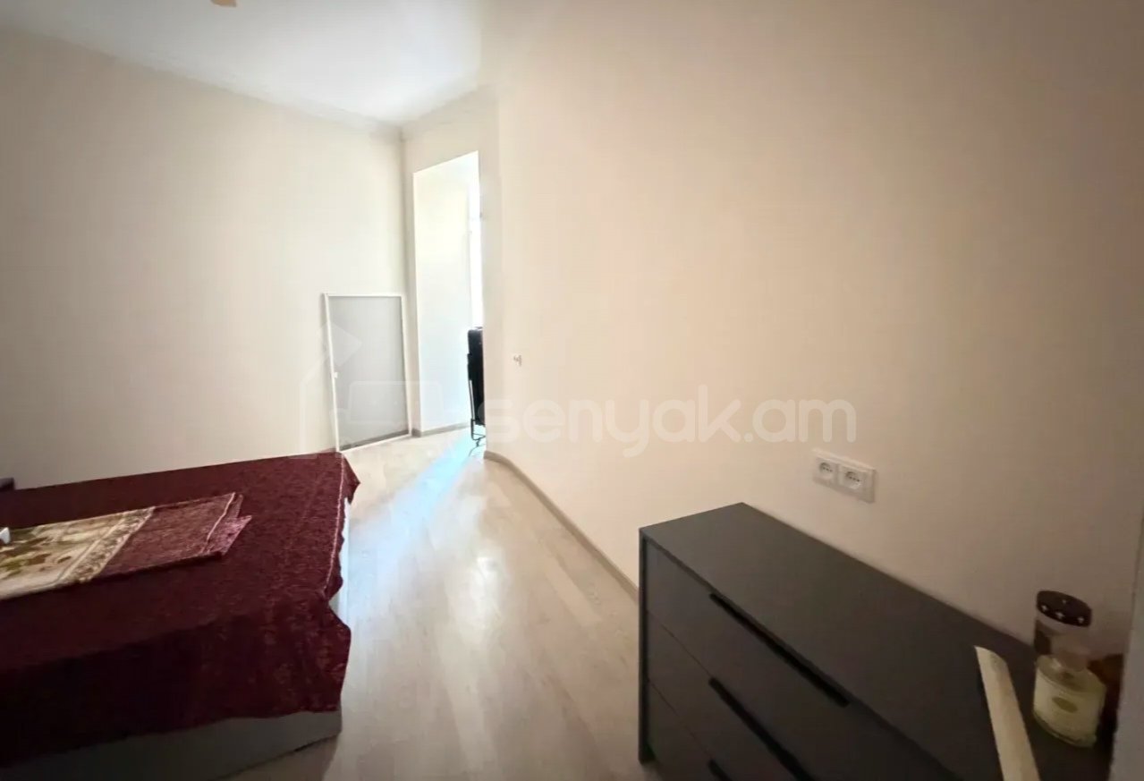 4 Սենյականոց Բնակարան Քարե Շենքում, 90քմ, 2/5 հարկ, Դիզայներական Վերանորոգված, Կահավորված
