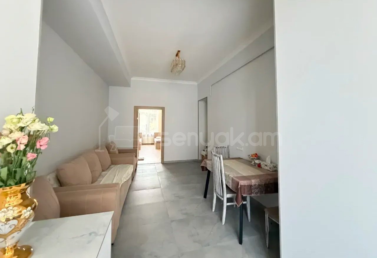 4 Սենյականոց Բնակարան Քարե Շենքում, 90քմ, 2/5 հարկ, Դիզայներական Վերանորոգված, Կահավորված