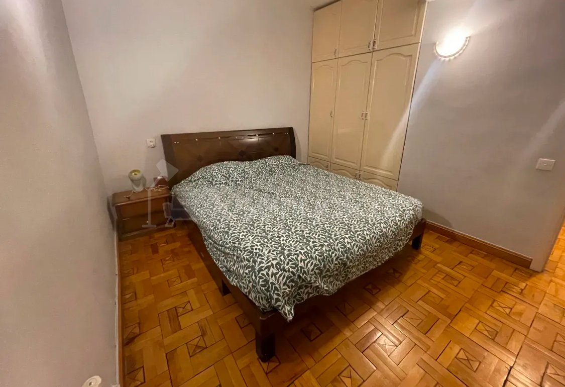 2 Սենյականոց Բնակարան Քարե Շենքում, 60քմ, 5/5 հարկ, Նորմալ Վիճակում, Կահավորված