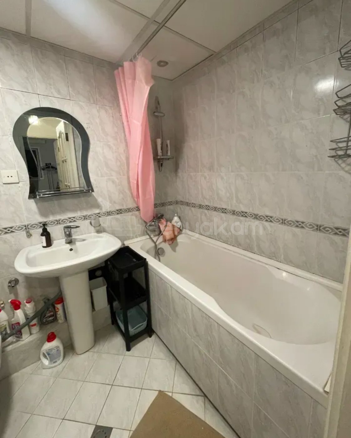 2 Սենյականոց Բնակարան Քարե Շենքում, 60քմ, 5/5 հարկ, Նորմալ Վիճակում, Կահավորված