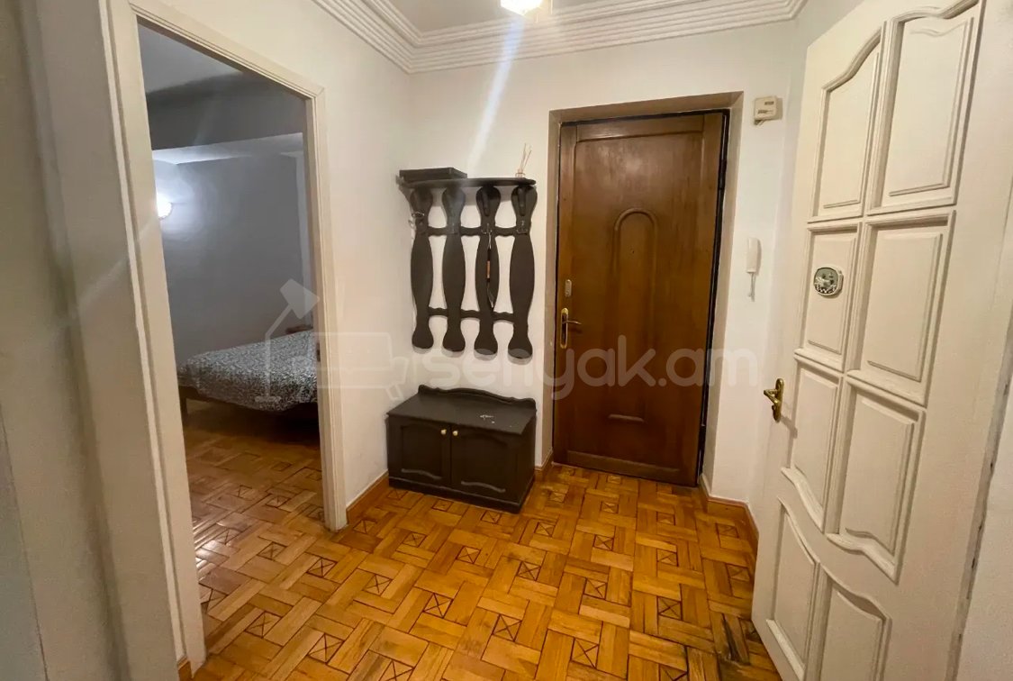 2 Սենյականոց Բնակարան Քարե Շենքում, 60քմ, 5/5 հարկ, Նորմալ Վիճակում, Կահավորված