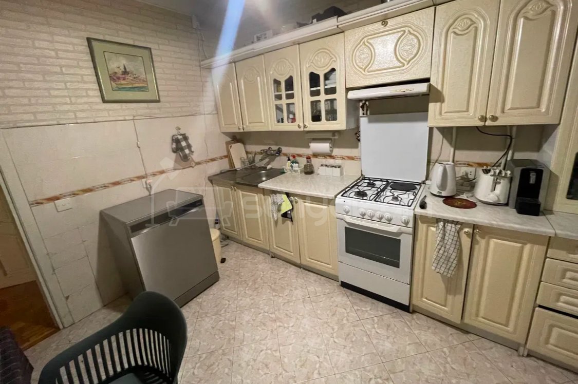 2 Սենյականոց Բնակարան Քարե Շենքում, 60քմ, 5/5 հարկ, Նորմալ Վիճակում, Կահավորված
