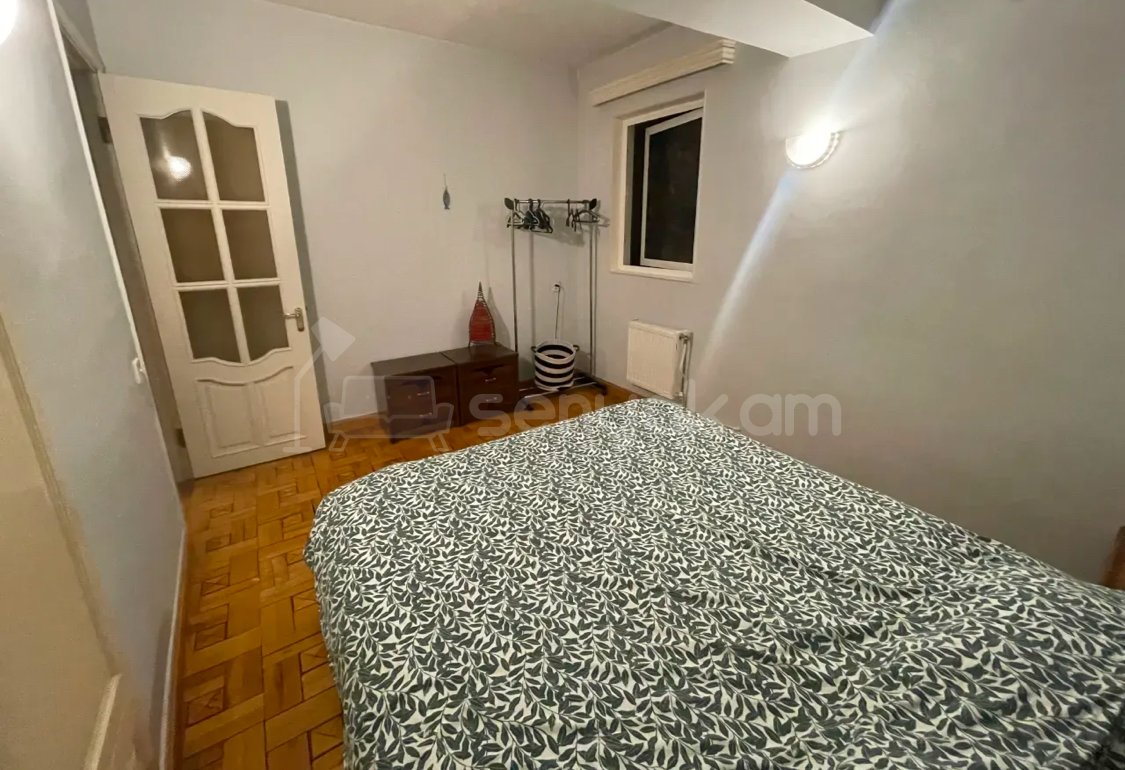 2 Սենյականոց Բնակարան Քարե Շենքում, 60քմ, 5/5 հարկ, Նորմալ Վիճակում, Կահավորված
