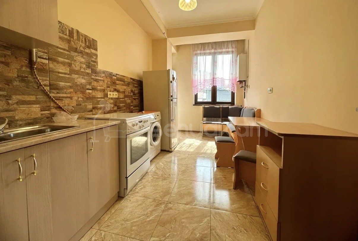 3 Սենյականոց Բնակարան, 85քմ, 2/5 հարկ, Կապիտալ Վերանորոգված, Կահավորված