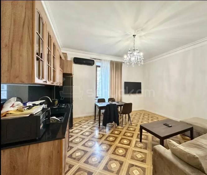3 Սենյականոց Բնակարան Քարե Շենքում, 64քմ, 2/5 հարկ, Կապիտալ Վերանորոգված