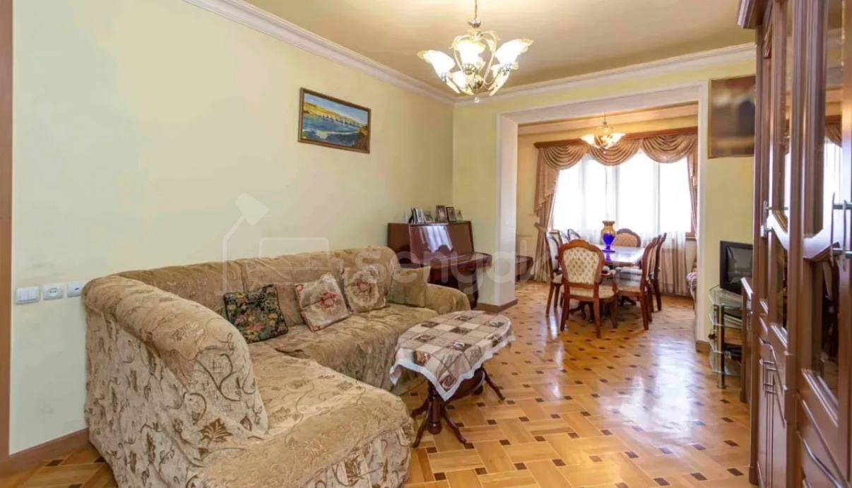3 Սենյականոց Բնակարան Քարե Շենքում, 90քմ, 3/4 հարկ, Կապիտալ Վերանորոգված