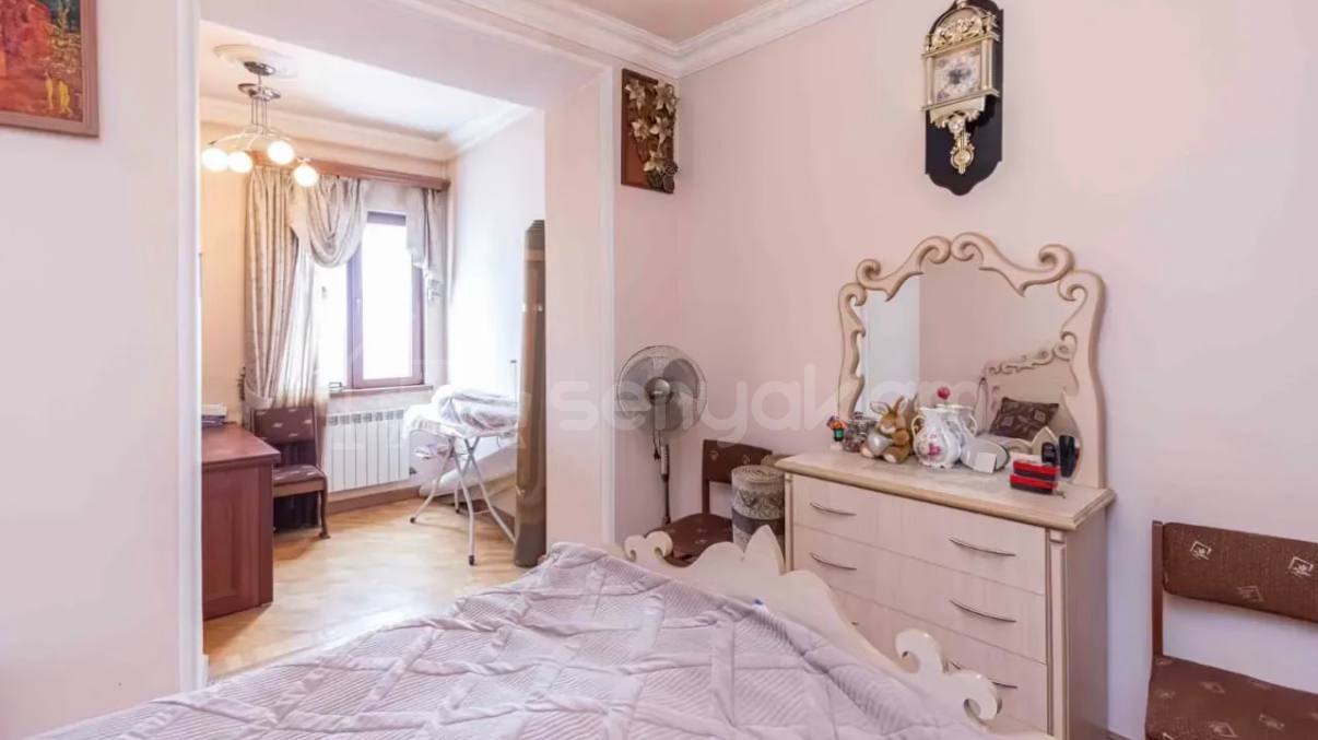 3 Սենյականոց Բնակարան Քարե Շենքում, 90քմ, 3/4 հարկ, Կապիտալ Վերանորոգված