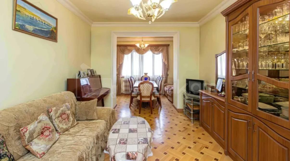3 Սենյականոց Բնակարան Քարե Շենքում, 90քմ, 3/4 հարկ, Կապիտալ Վերանորոգված