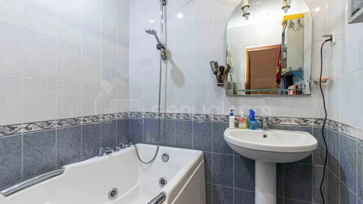 3 Սենյականոց Բնակարան Քարե Շենքում, 90քմ, 3/4 հարկ, Կապիտալ Վերանորոգված