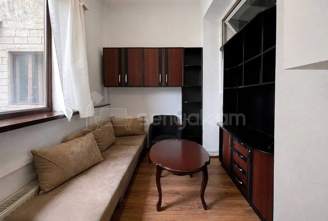 2 Սենյականոց Բնակարան Քարե Շենքում, 44քմ, 2/5 հարկ, Նորմալ Վիճակում