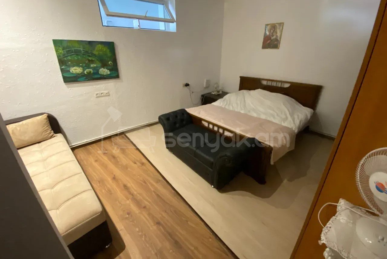 2 Սենյականոց Բնակարան Քարե Շենքում, 44քմ, 2/5 հարկ, Նորմալ Վիճակում