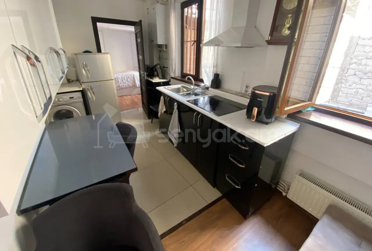 2 Սենյականոց Բնակարան Քարե Շենքում, 44քմ, 2/5 հարկ, Նորմալ Վիճակում