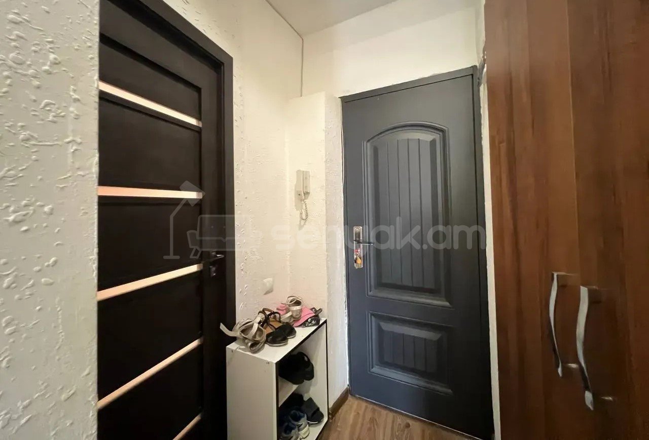 2 Սենյականոց Բնակարան Քարե Շենքում, 44քմ, 2/5 հարկ, Նորմալ Վիճակում