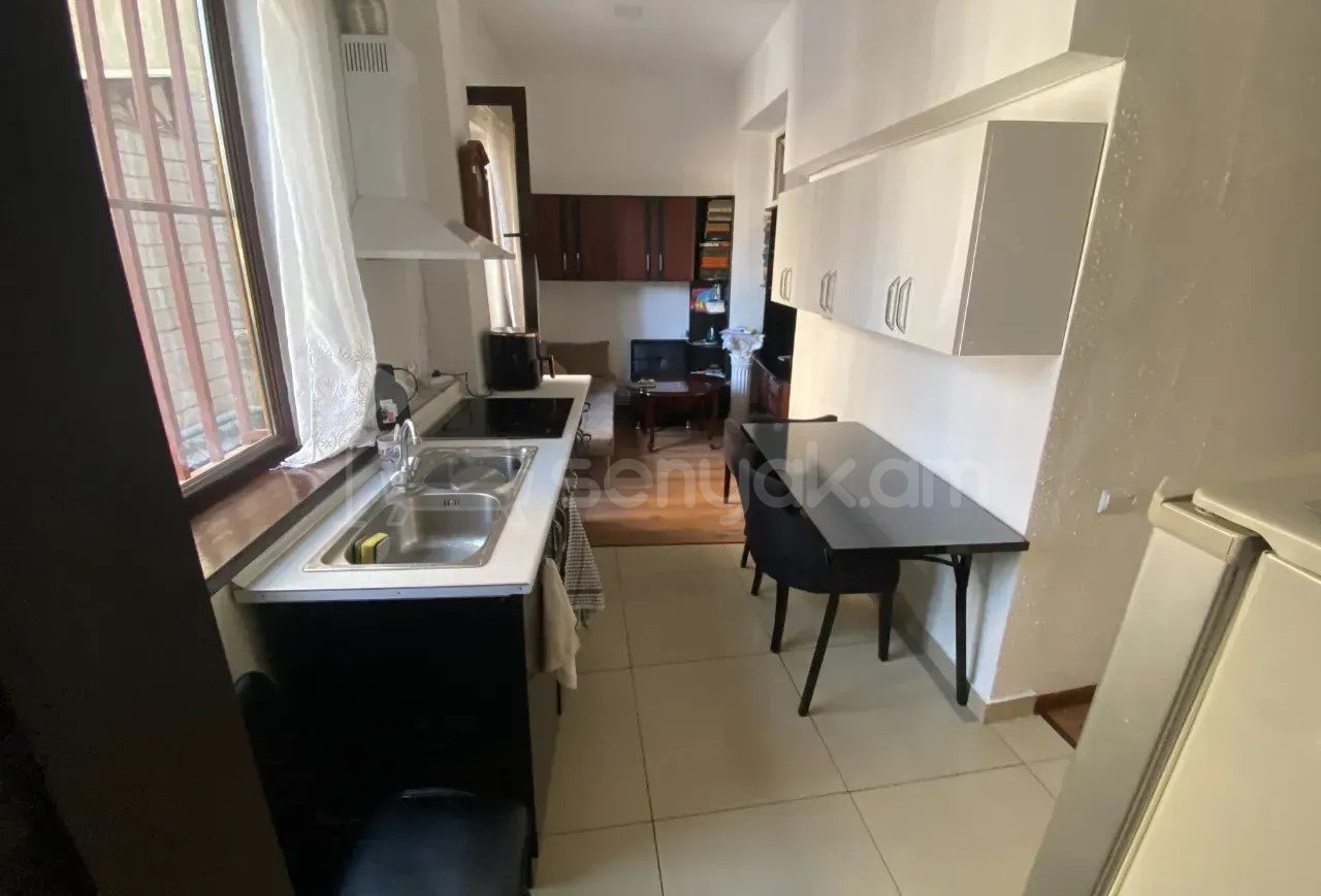 2 Սենյականոց Բնակարան Քարե Շենքում, 44քմ, 2/5 հարկ, Նորմալ Վիճակում