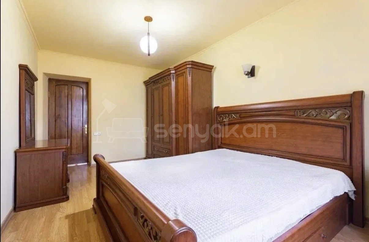 3 Սենյականոց Բնակարան Քարե Շենքում, 80քմ, 4/5 հարկ, Կապիտալ Վերանորոգված, Կահավորված