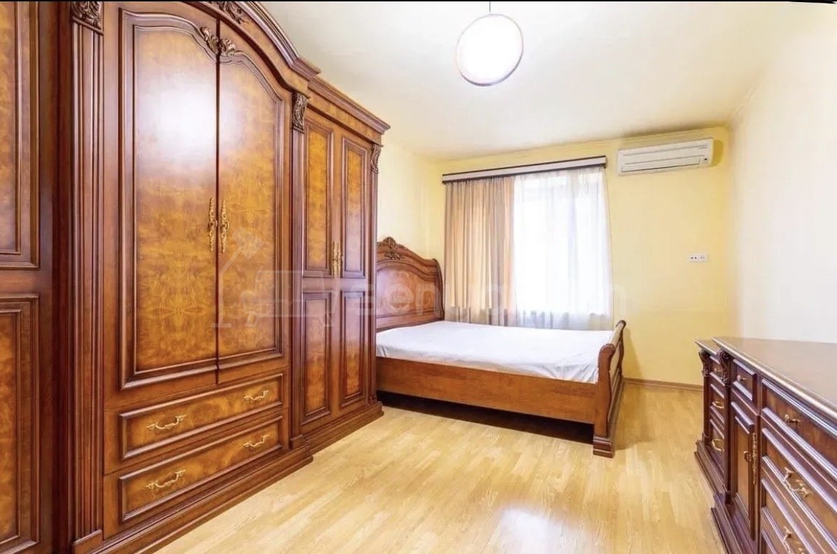 3 Սենյականոց Բնակարան Քարե Շենքում, 80քմ, 4/5 հարկ, Կապիտալ Վերանորոգված, Կահավորված