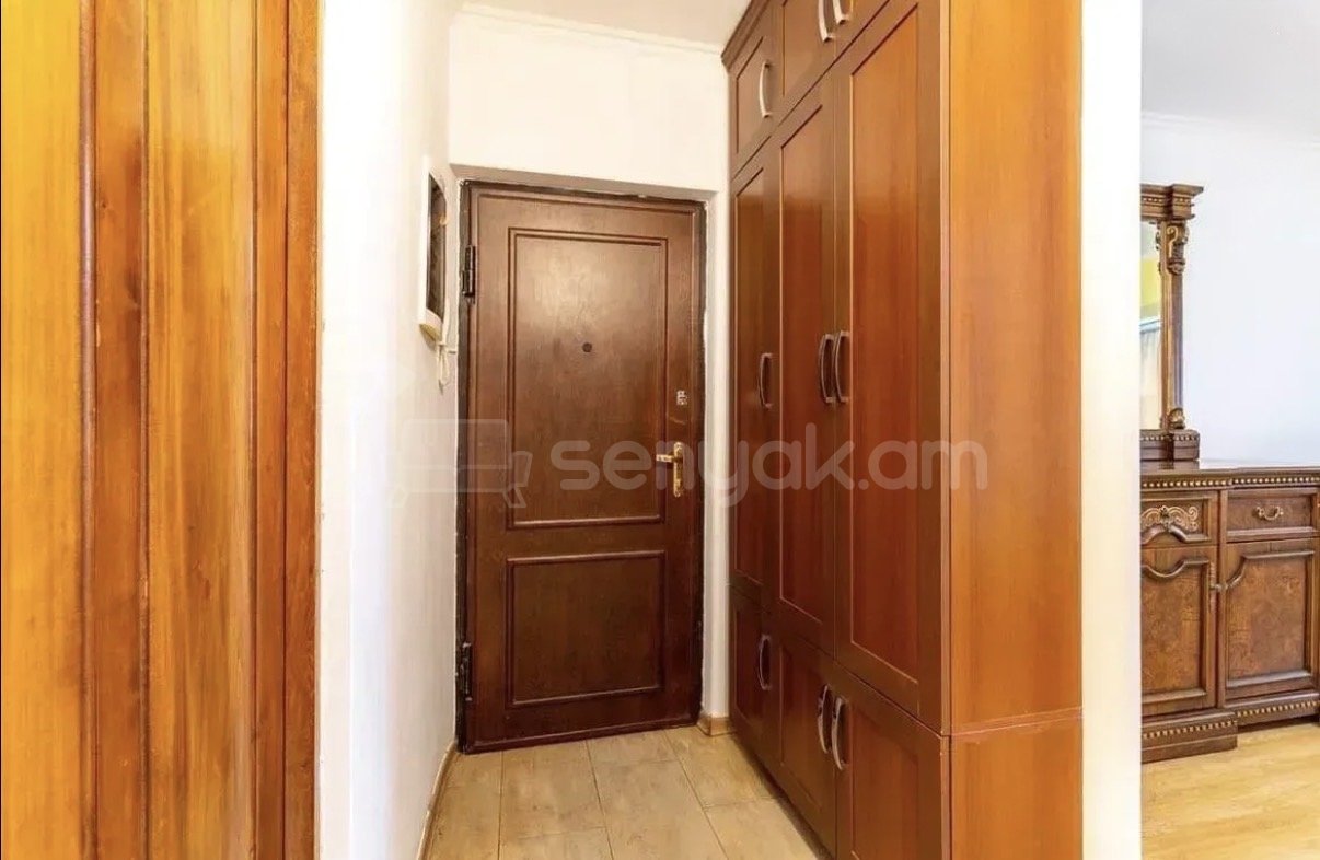 3 Սենյականոց Բնակարան Քարե Շենքում, 80քմ, 4/5 հարկ, Կապիտալ Վերանորոգված, Կահավորված