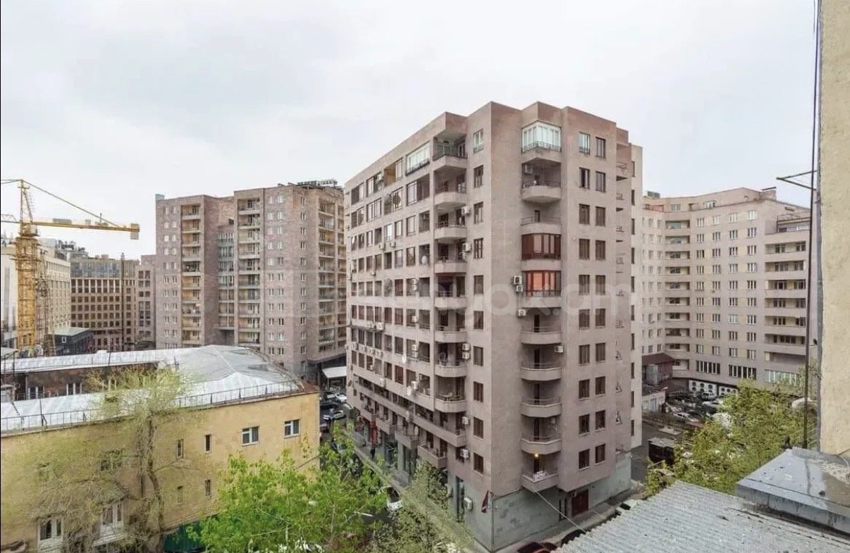 3 Սենյականոց Բնակարան Քարե Շենքում, 80քմ, 4/5 հարկ, Կապիտալ Վերանորոգված, Կահավորված