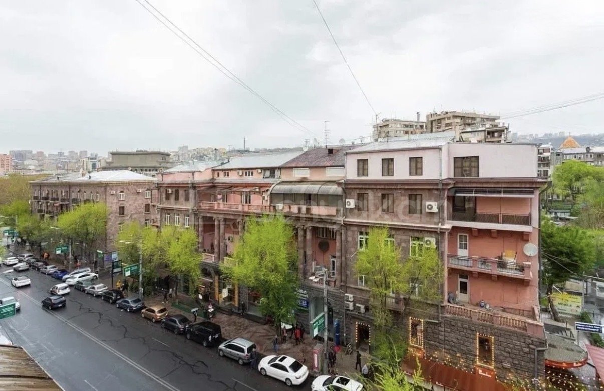 3 Սենյականոց Բնակարան Քարե Շենքում, 80քմ, 4/5 հարկ, Կապիտալ Վերանորոգված, Կահավորված