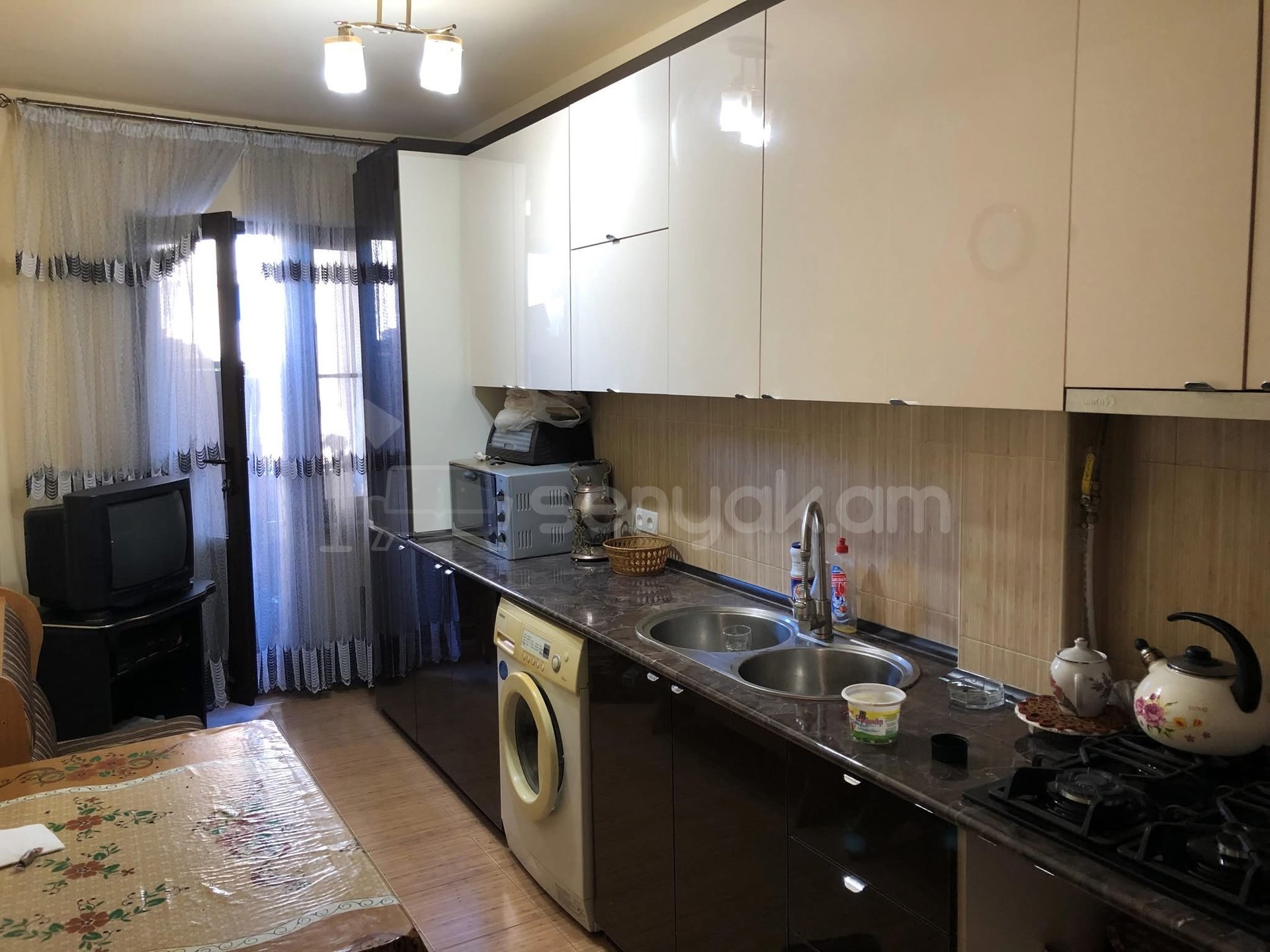 3 Սենյականոց Բնակարան, 80քմ, 5/9 հարկ, Նորմալ Վիճակում, Կահավորված