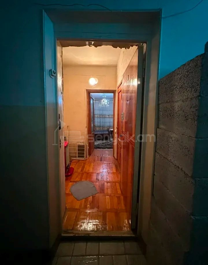 1 Սենյականոց Բնակարան Քարե Շենքում, 47քմ, 3/7 հարկ, Նորմալ Վիճակում