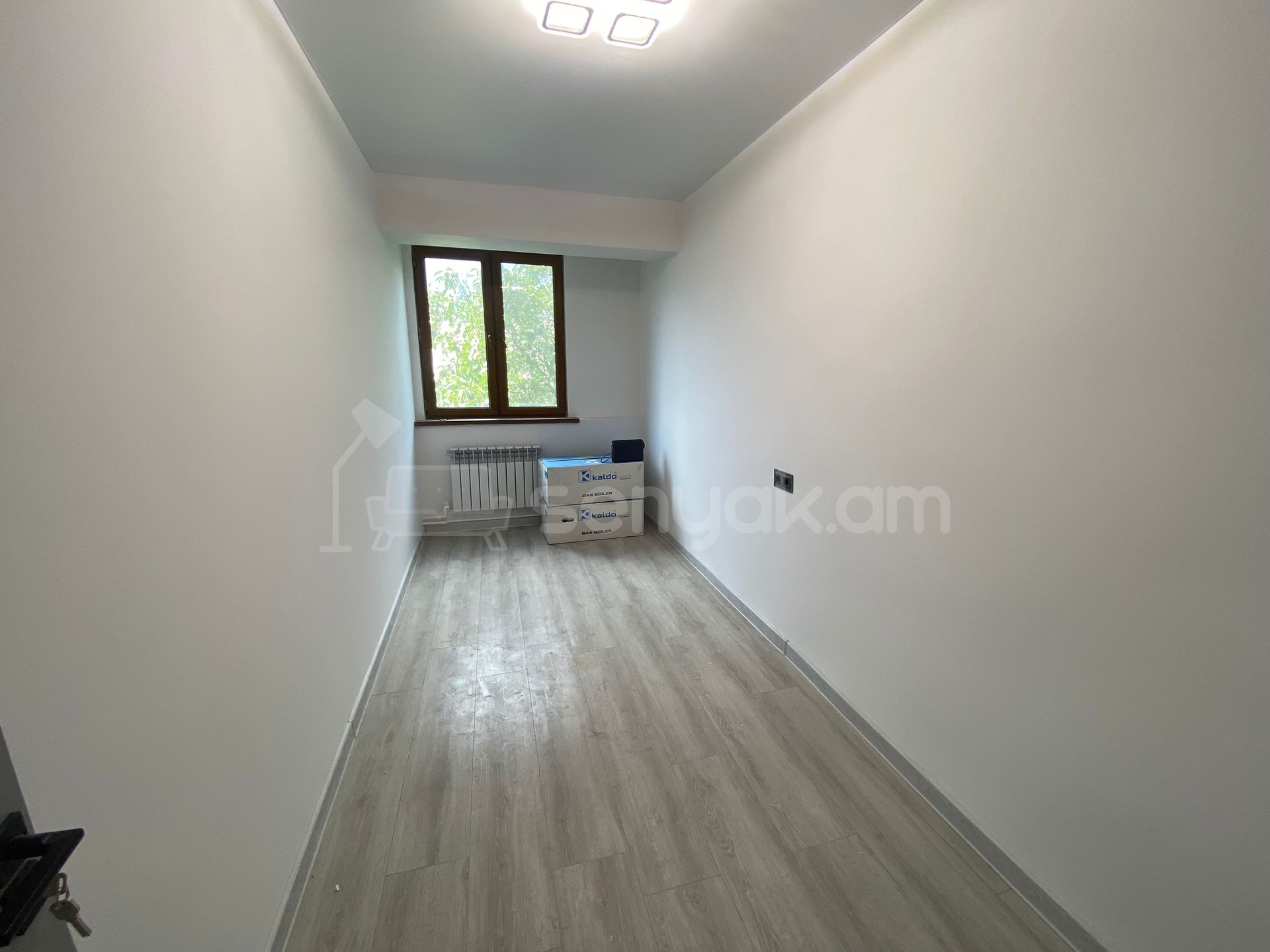 2 Սենյականոց Բնակարան Քարե Շենքում, 32քմ, 4/5 հարկ, Կապիտալ Վերանորոգված