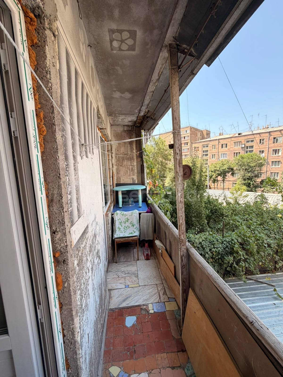 3 Սենյականոց Բնակարան Քարե Շենքում, 78քմ, 2/5 հարկ, Նորմալ Վիճակում