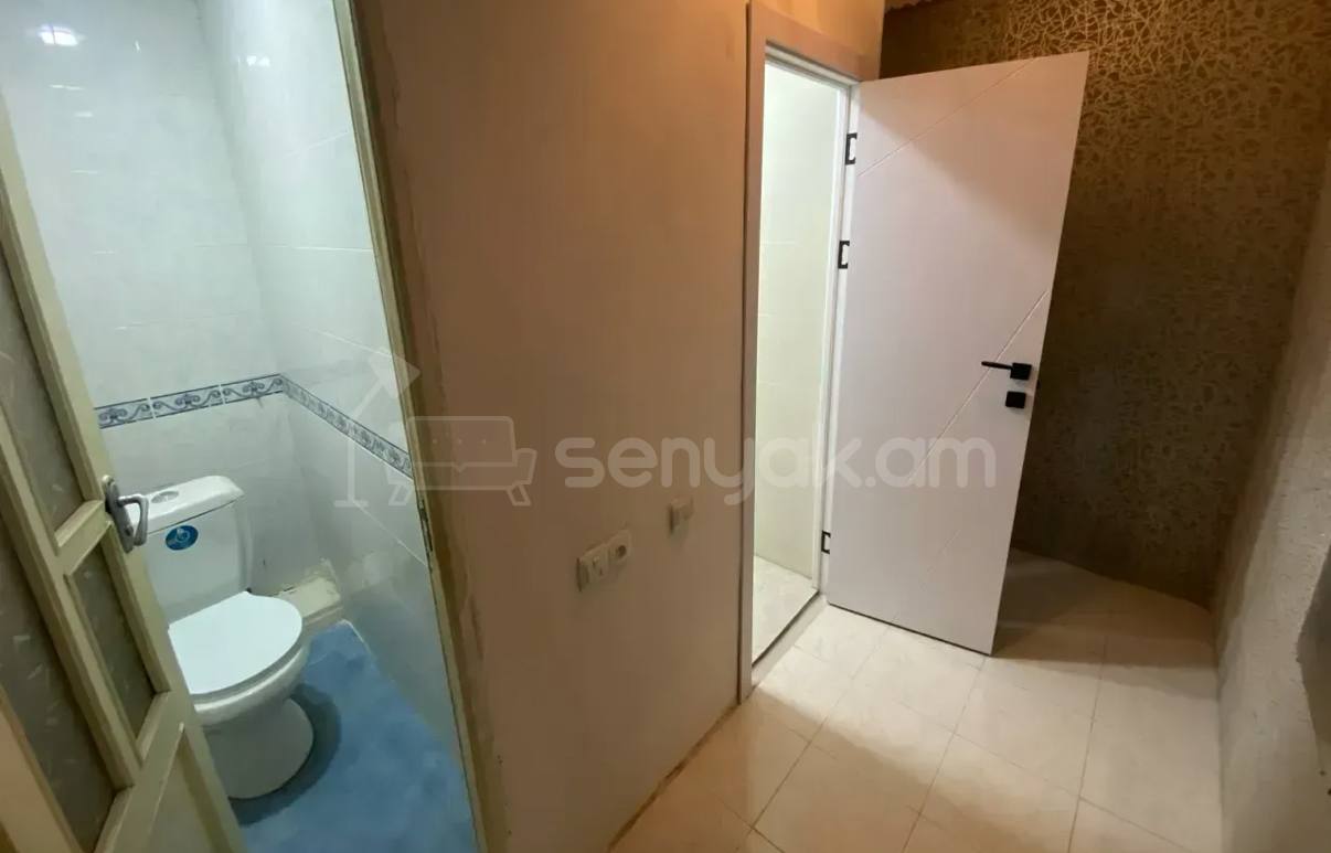 2 Սենյականոց Բնակարան Քարե Շենքում, 60քմ, 4/5 հարկ, Պետական Վիճակում, Կահավորված