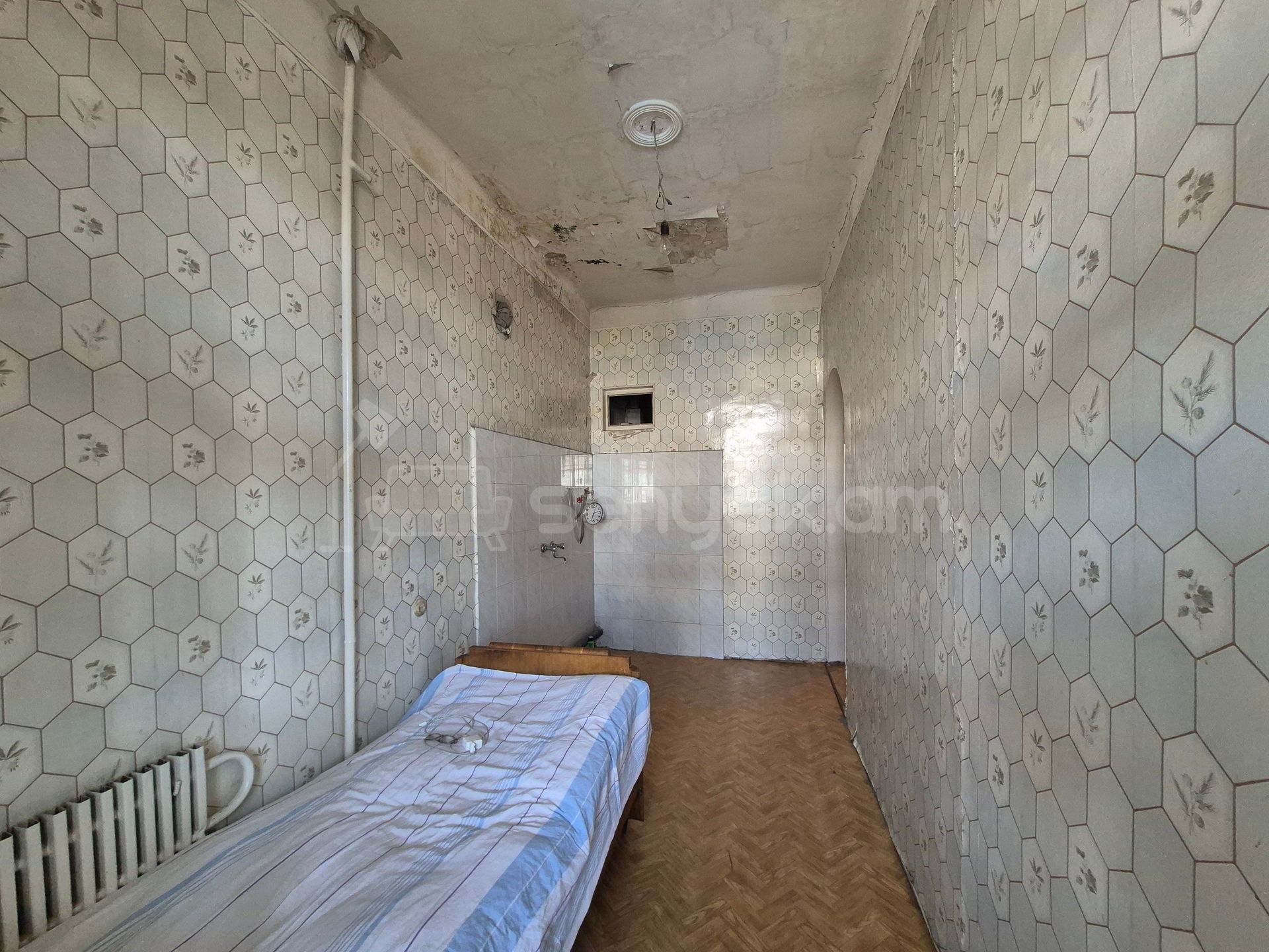 3 Սենյականոց Բնակարան Քարե Շենքում, 74քմ, 2/4 հարկ, Պետական Վիճակում