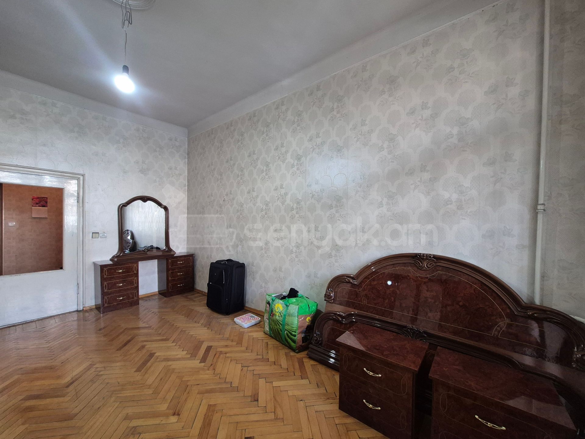 3 Սենյականոց Բնակարան Քարե Շենքում, 74քմ, 2/4 հարկ, Պետական Վիճակում