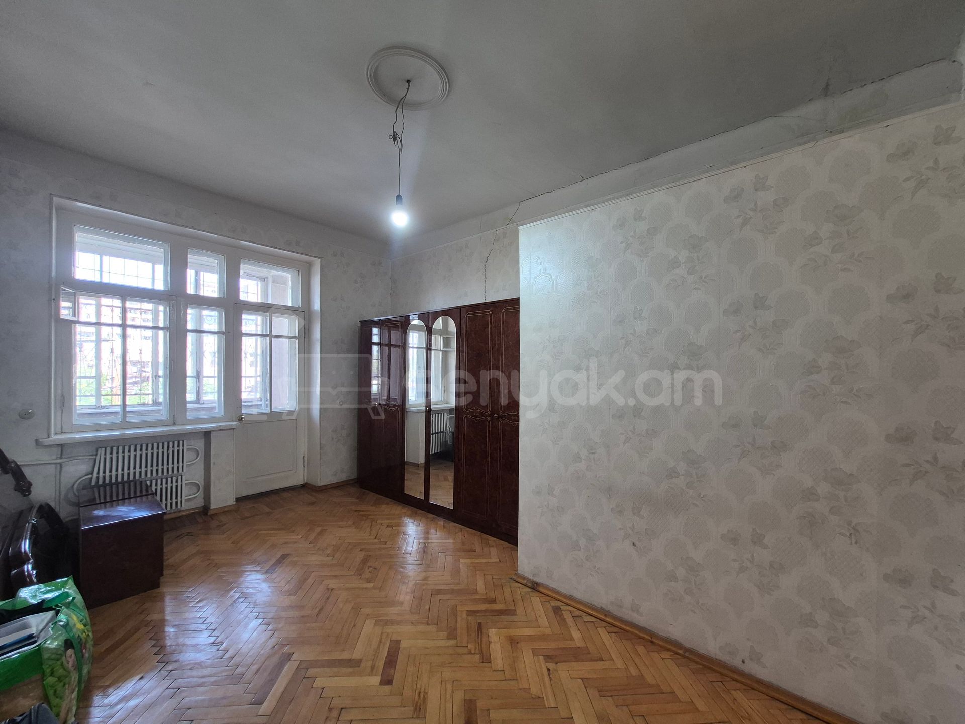 3 Սենյականոց Բնակարան Քարե Շենքում, 74քմ, 2/4 հարկ, Պետական Վիճակում