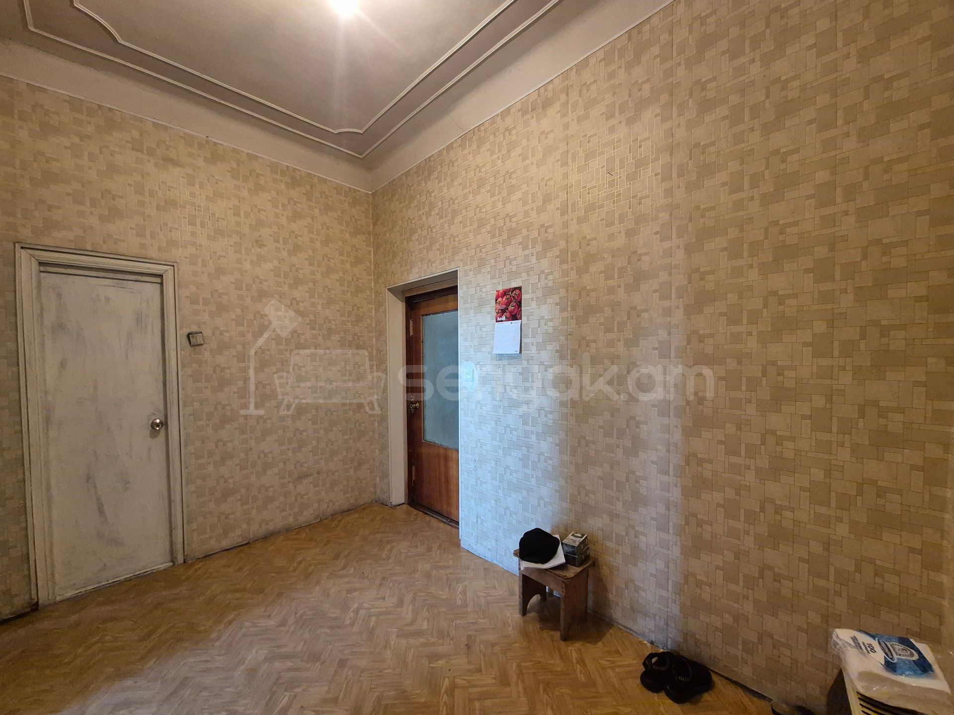 3 Սենյականոց Բնակարան Քարե Շենքում, 74քմ, 2/4 հարկ, Պետական Վիճակում