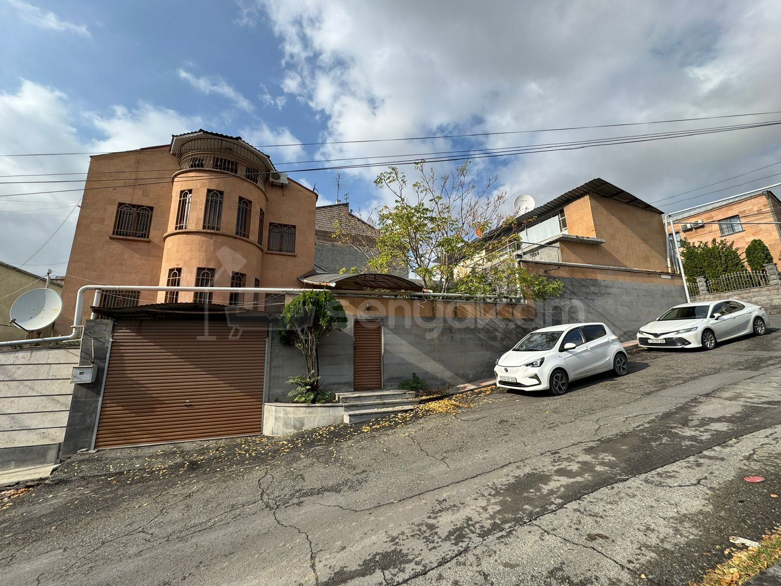 4 Սենյականոց Սեփական Տուն, 345քմ, Կապիտալ Վերանորոգված, Կահավորված, Ավտոտնակով